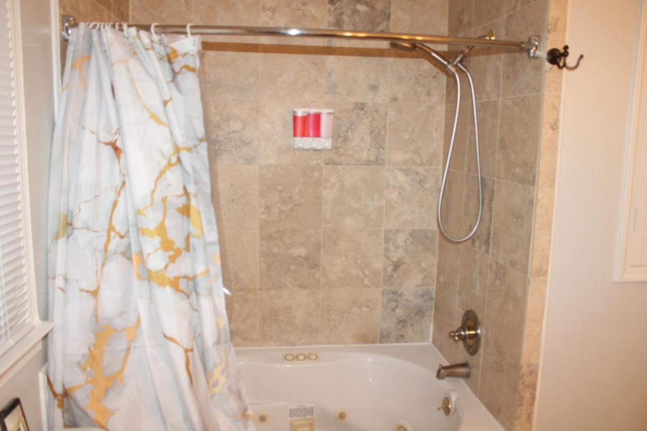 Beautiful Lots Of Space 6 Mins From Airport Holiday home