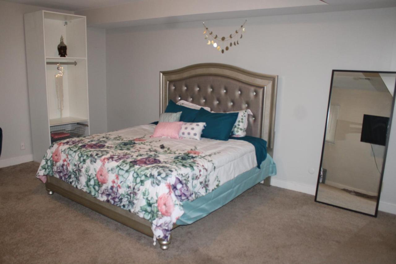 Beautiful Lots Of Space 6 Mins From Airport Holiday home