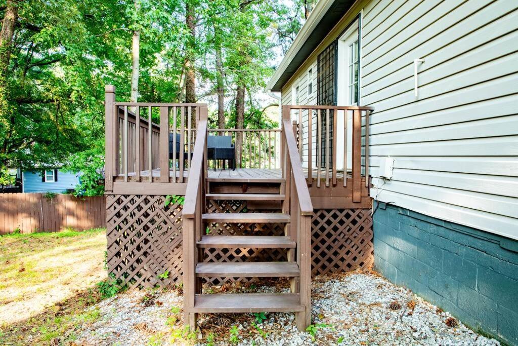 Tucked Away Near Airport! Holiday home *
