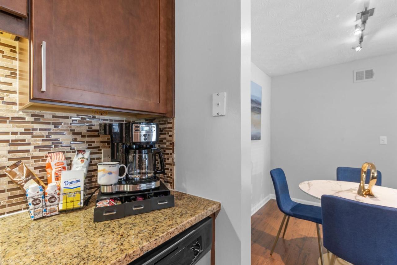 Apartment Modern Sapphire Sanctuary Near Braves Stadium *