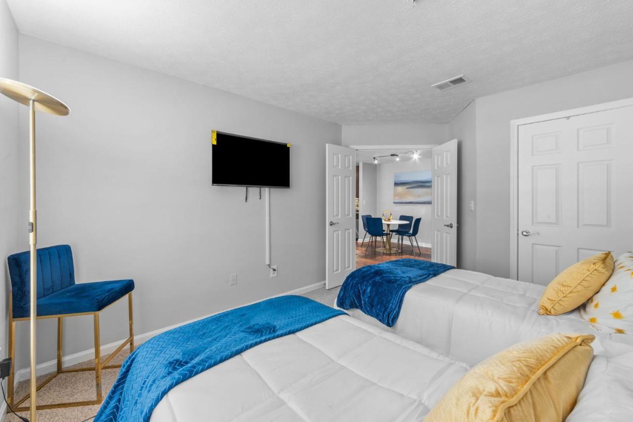 Modern Sapphire Sanctuary Near Braves Stadium Apartment *