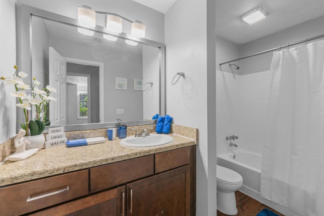 Modern Sapphire Sanctuary Near Braves Stadium Apartment *