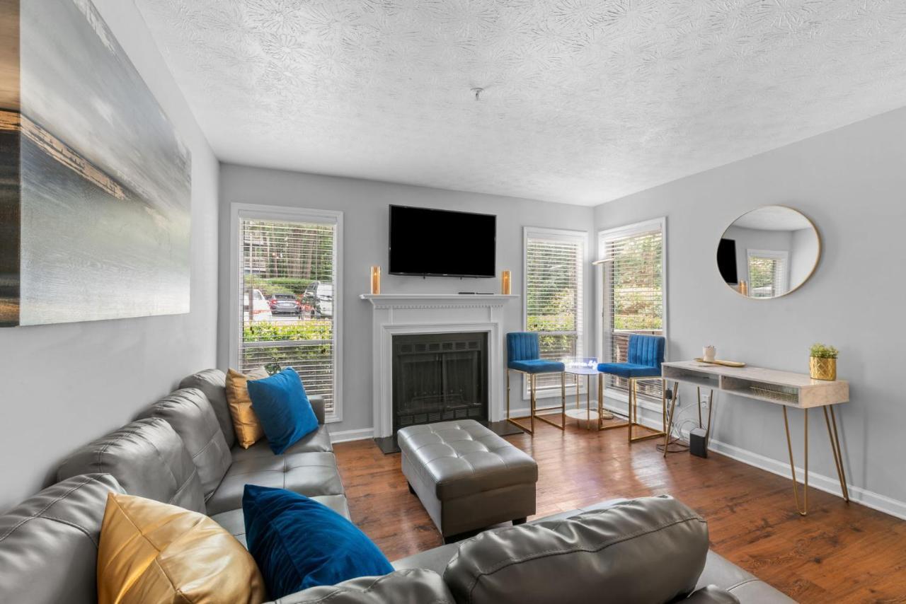 Modern Sapphire Sanctuary Near Braves Stadium Apartment Atlanta