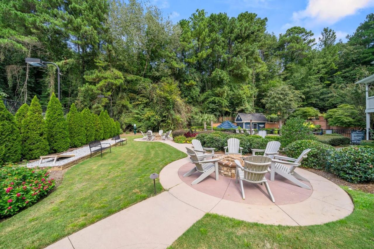 Modern Sapphire Sanctuary Near Braves Stadium Apartment Atlanta