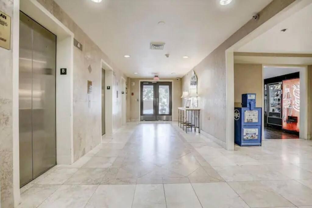 17th Floor Luxxe Penthouse Downtown Atl Atlanta