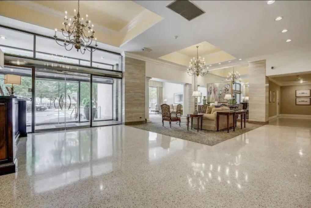 17th Floor Luxxe Penthouse Downtown Atl Apartment