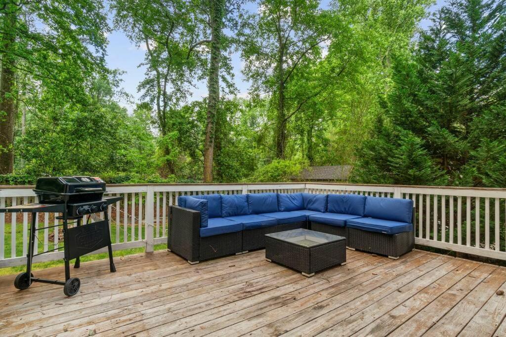 Buckhead Luxe Home, Outdoor Fire Pit Holiday home *