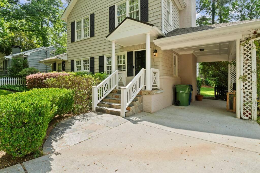 Buckhead Luxe Home, Outdoor Fire Pit Holiday home Atlanta