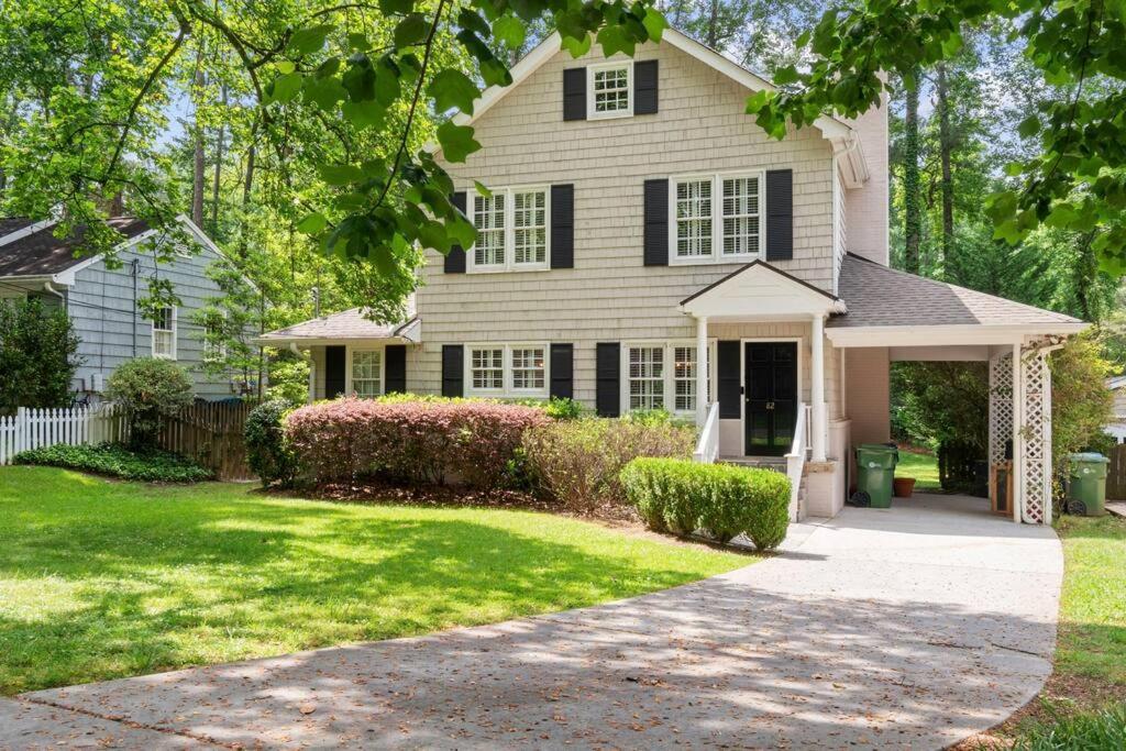 Holiday home Buckhead Luxe Home, Outdoor Fire Pit *