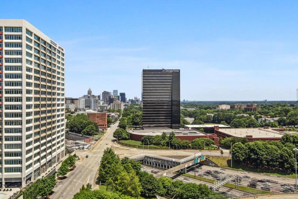 Apartment 1909-high Flr-300 Mb-1 Free Park-2 Bd King & Queen Atlanta