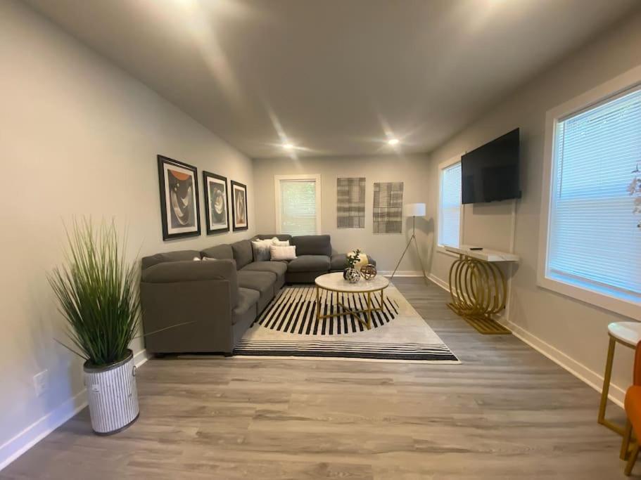 East Point - Spacious 5br Retreat!