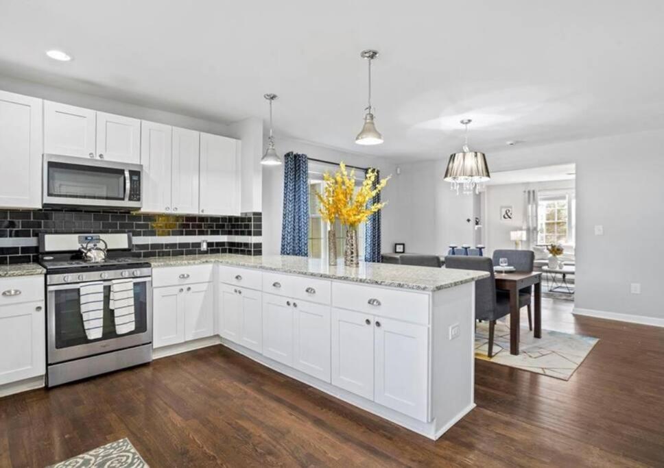Modern 3bd W/private Hottub Holiday home