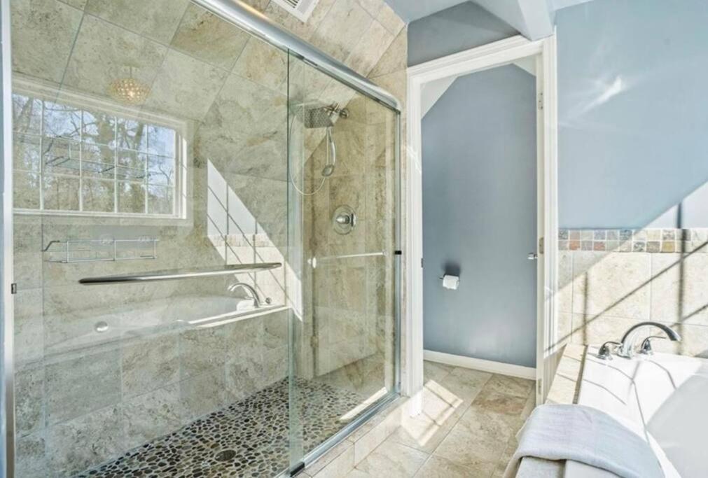 Modern 3bd W/private Hottub *