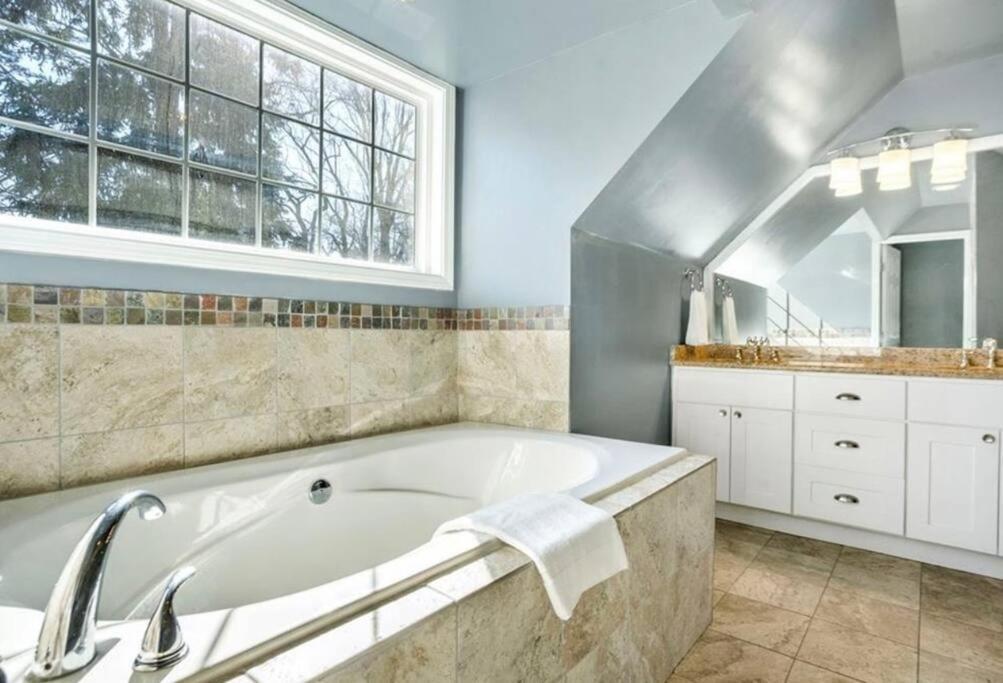 Holiday home Modern 3bd W/private Hottub *