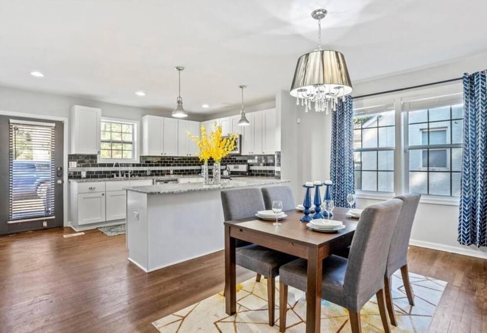 Modern 3bd W/private Hottub Holiday home *