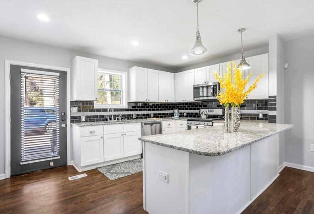 Modern 3bd W/private Hottub