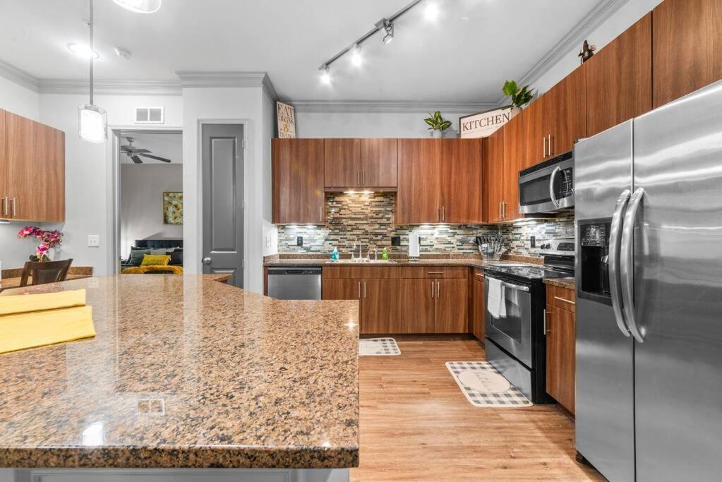 Luxe 2 Bedroom Oasis Near Cobb And Truist Park Apartment