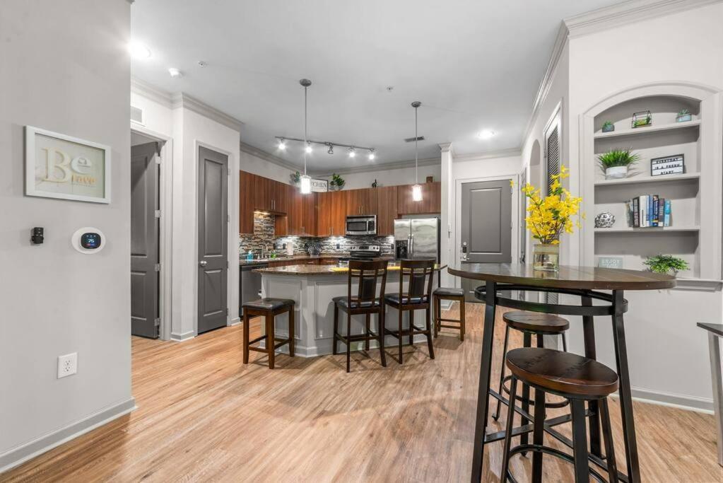 Luxe 2 Bedroom Oasis Near Cobb And Truist Park Apartment *