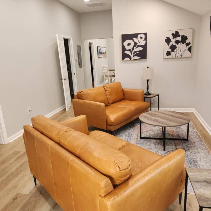 Stylish Near Airport Apartment *