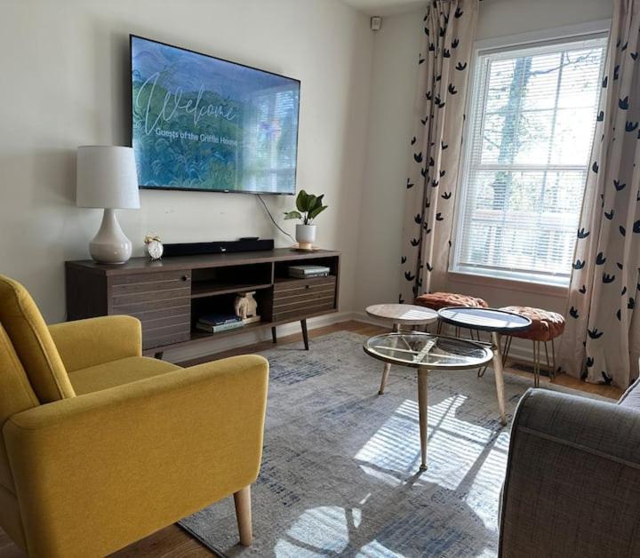 Vine - Duplex - 3 Mins From Gwcc & Mercedes- Benz Stadium Apartment *