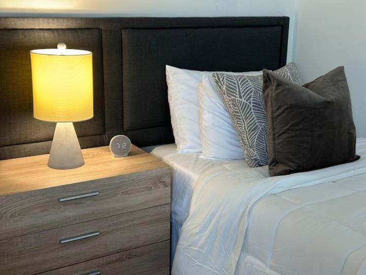 Apartment Vine - Duplex - 3 Mins From Gwcc & Mercedes- Benz Stadium *