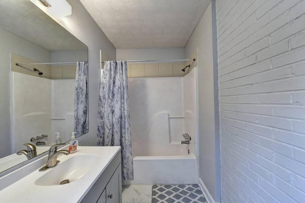 Holiday home Gorgeous 5-bedroom In Midtown- Sleeps 15 *