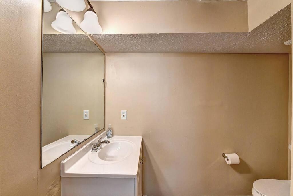 Gorgeous 5-bedroom In Midtown- Sleeps 15 *