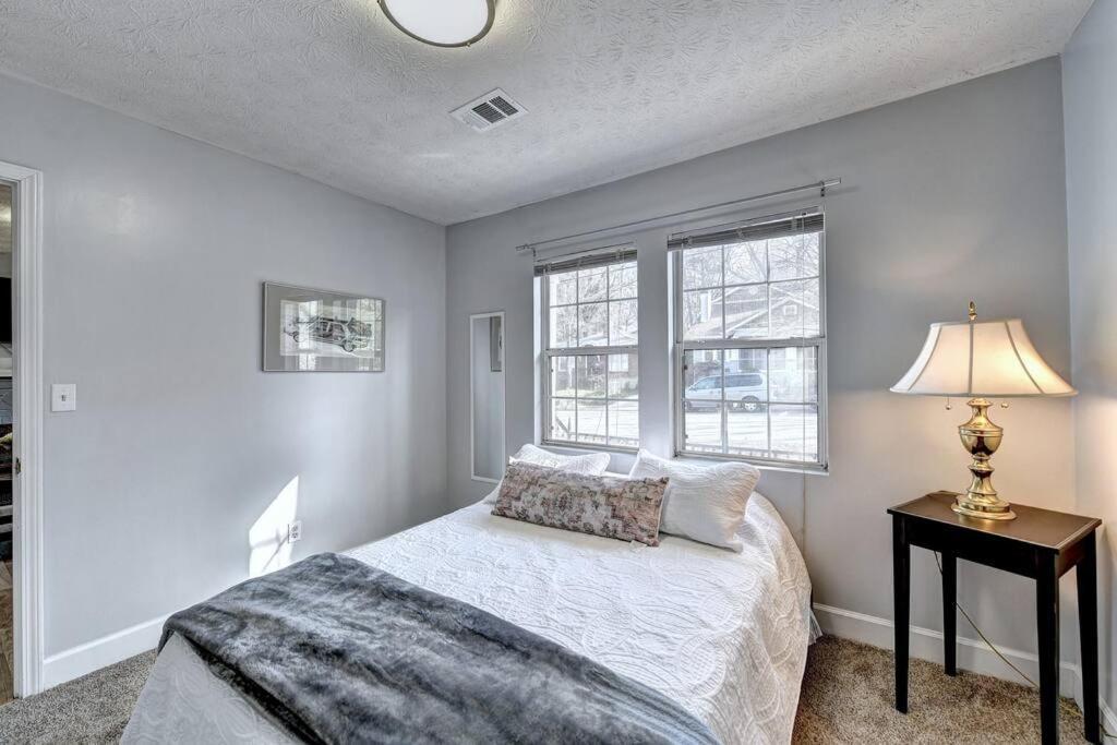 Gorgeous 5-bedroom In Midtown- Sleeps 15