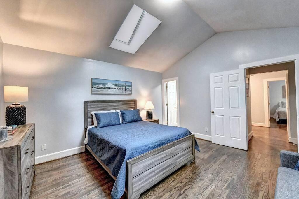 Centrally Located Lux - Sleeps 14 *