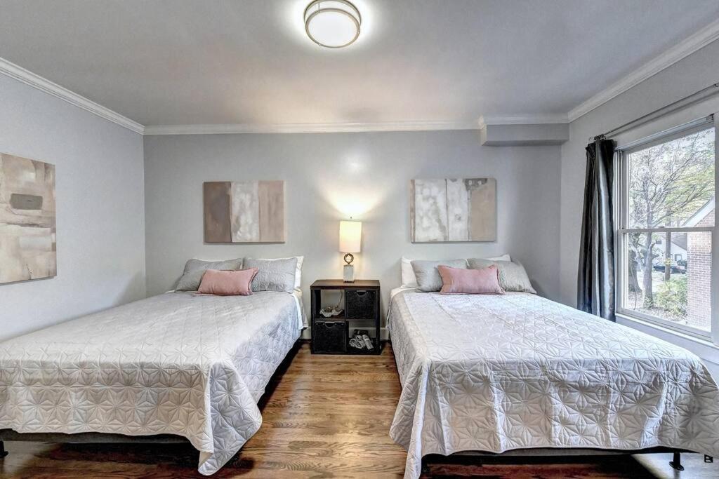 Centrally Located Lux - Sleeps 14 Holiday home Atlanta