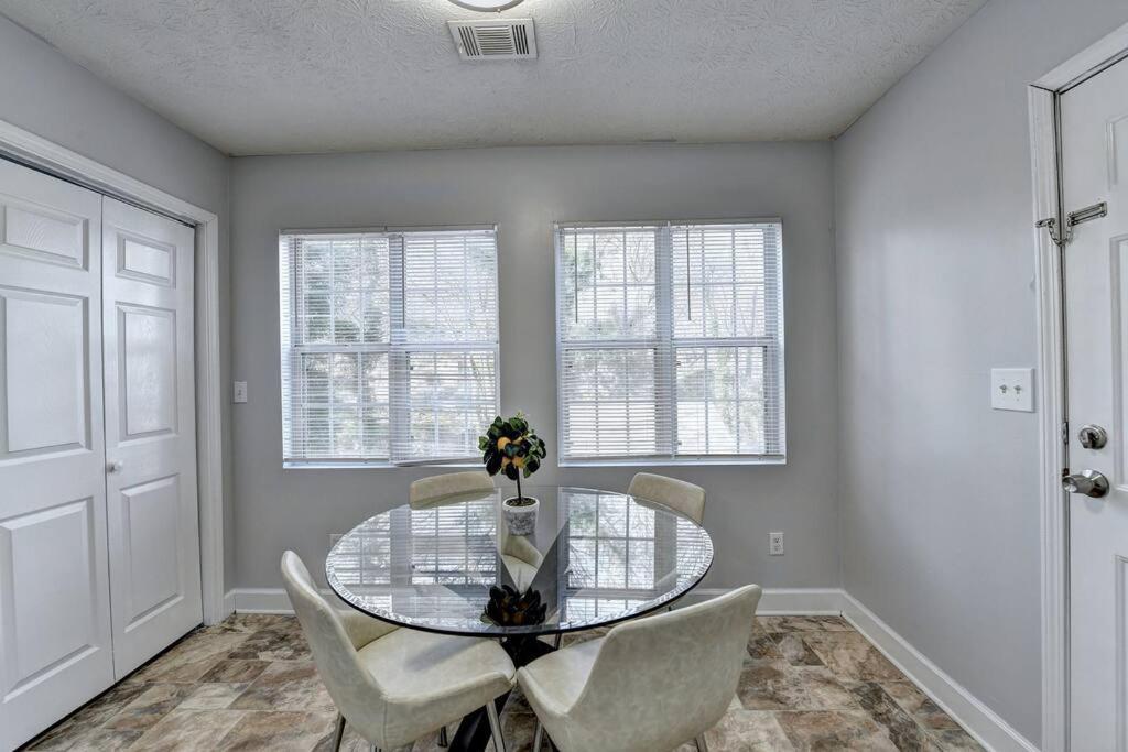 Gorgeous 5-bedroom In Midtown- Sleeps 15 Holiday home *