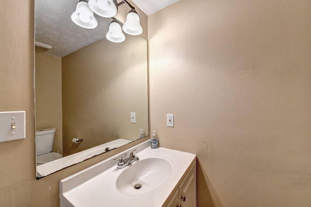 Holiday home Gorgeous 5-bedroom In Midtown- Sleeps 15
