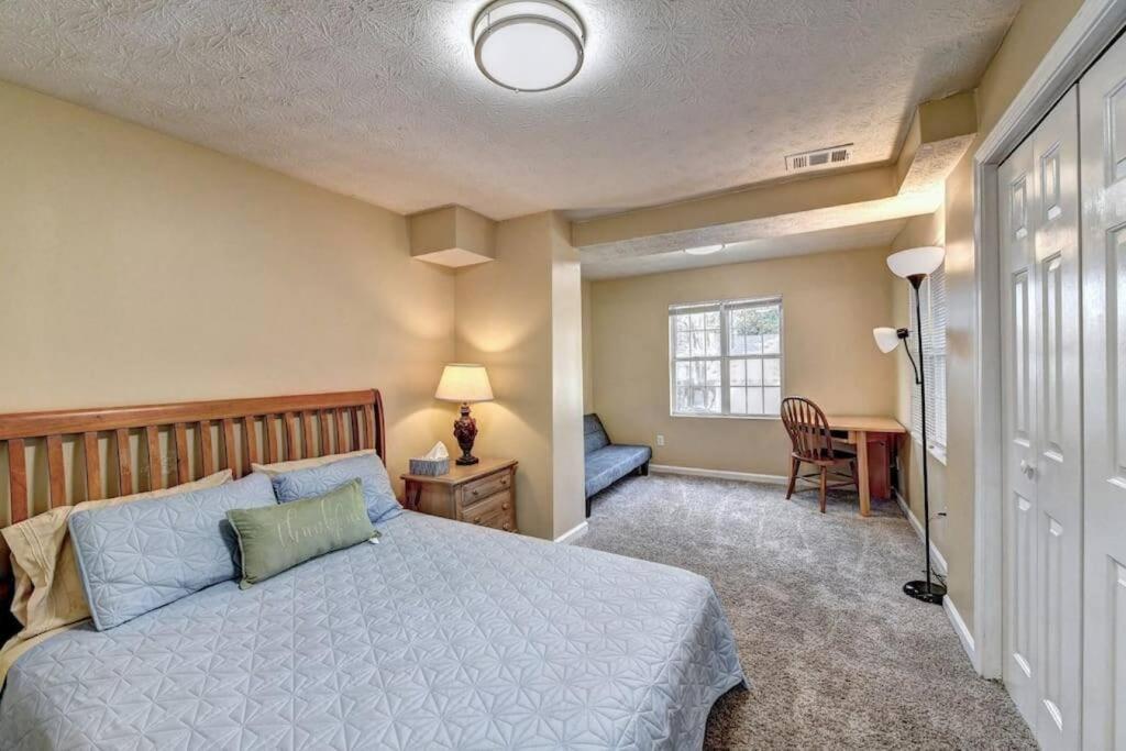 Gorgeous 5-bedroom In Midtown- Sleeps 15 Holiday home *
