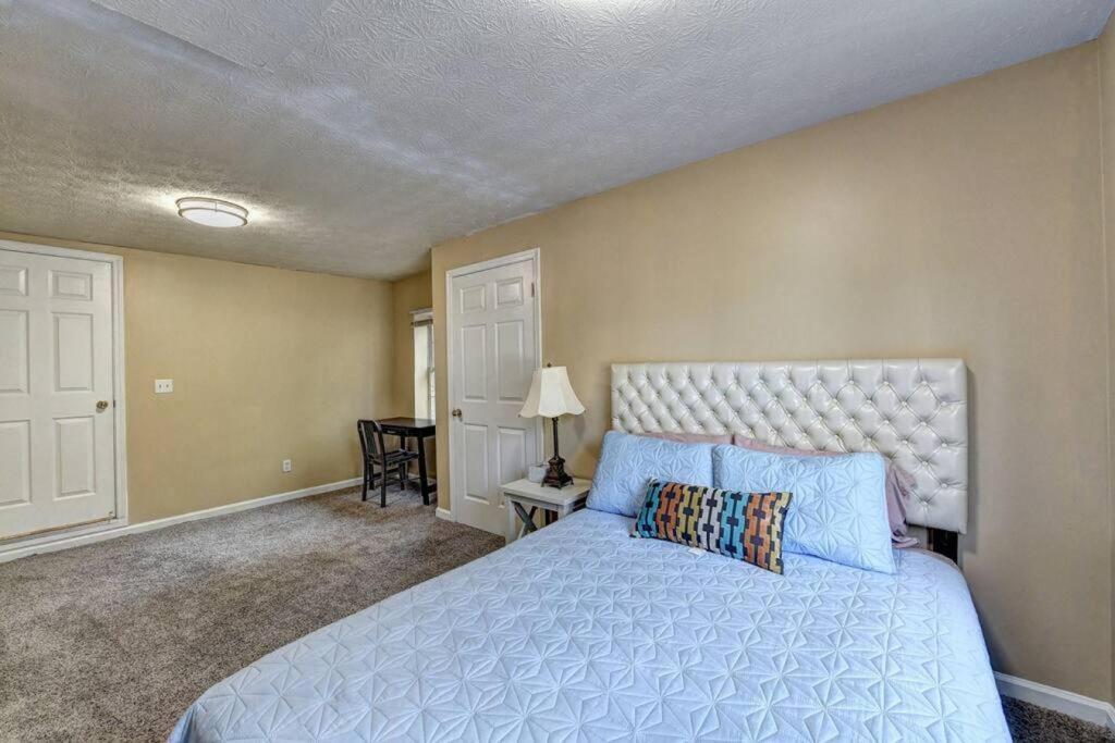 Gorgeous 5-bedroom In Midtown- Sleeps 15 Holiday home Atlanta