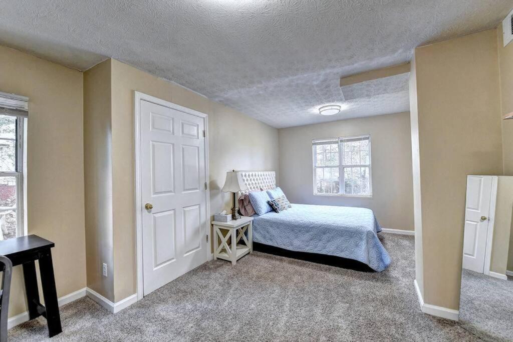Holiday home Gorgeous 5-bedroom In Midtown- Sleeps 15 *