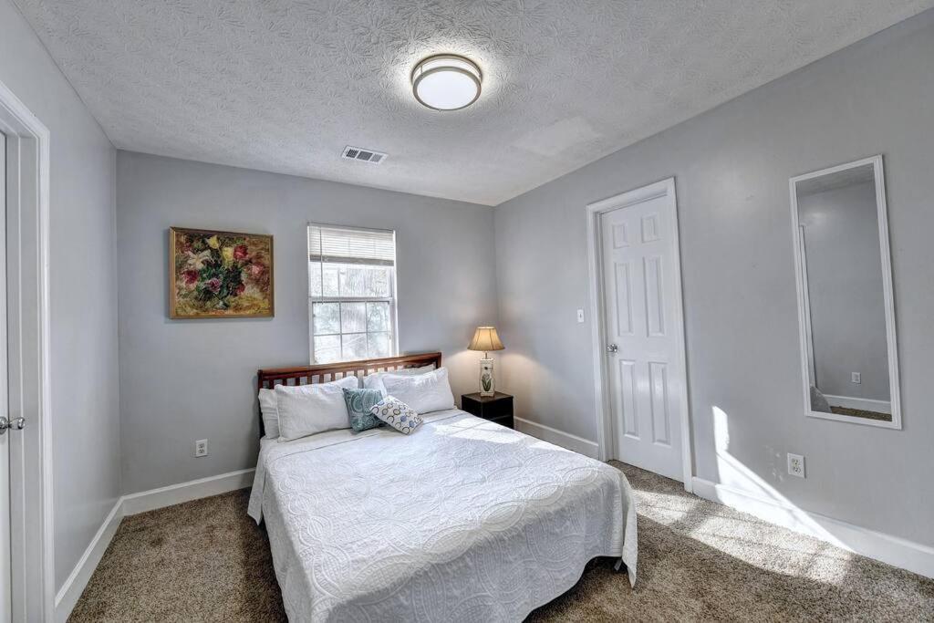 Gorgeous 5-bedroom In Midtown- Sleeps 15 Holiday home *