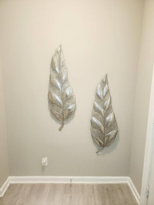 City Living W/ Free Parking. 9 Miles From Truist! Apartment
