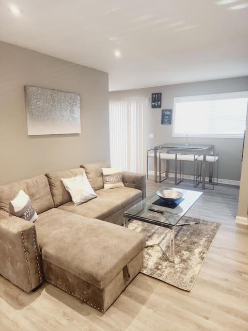 City Living W/ Free Parking. 9 Miles From Truist! Apartment Atlanta