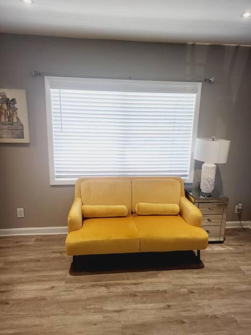 Apartment City Living W/ Free Parking. 9 Miles From Truist! *