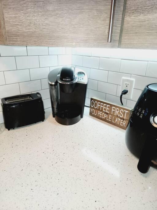 City Living W/ Free Parking. 9 Miles From Truist! Apartment
