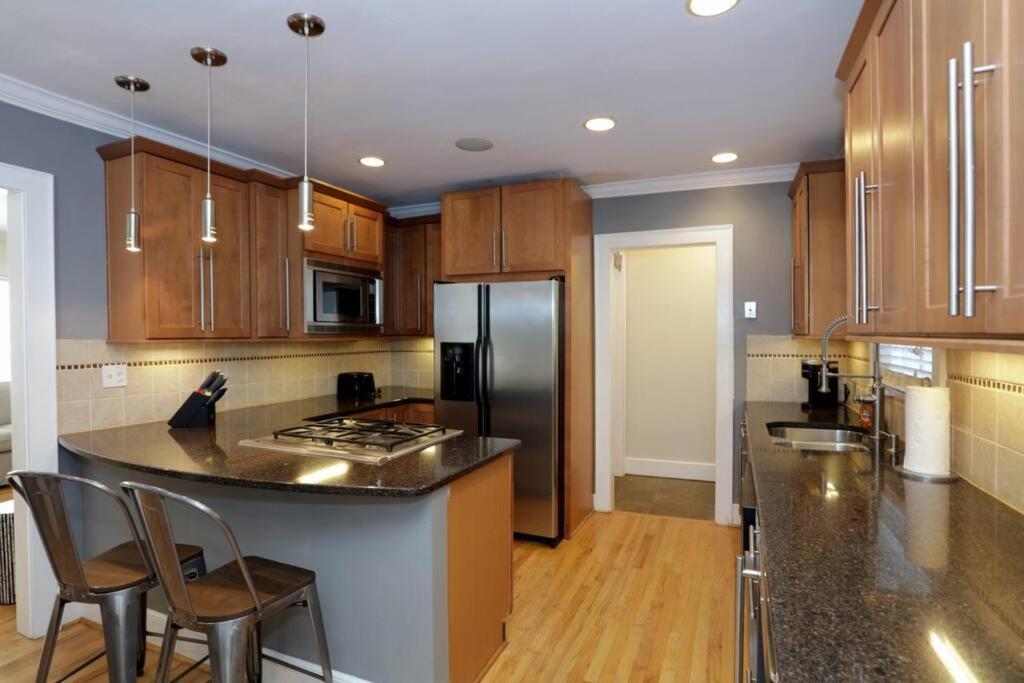 Gem In Midtown 4bedroom Home-11 Holiday home *