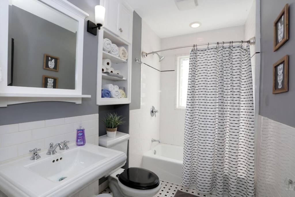 Gem In Midtown 4bedroom Home-11 Holiday home *