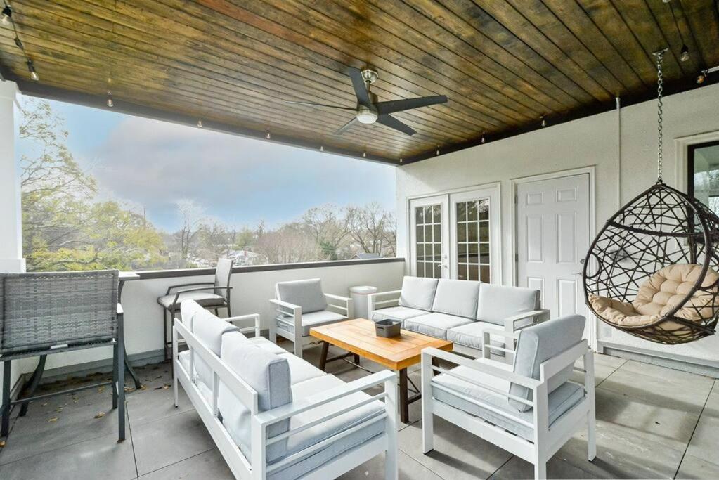 Modern Rooftop In Midtown *