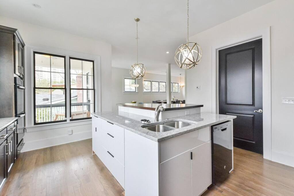 Modern Rooftop In Midtown Holiday home *