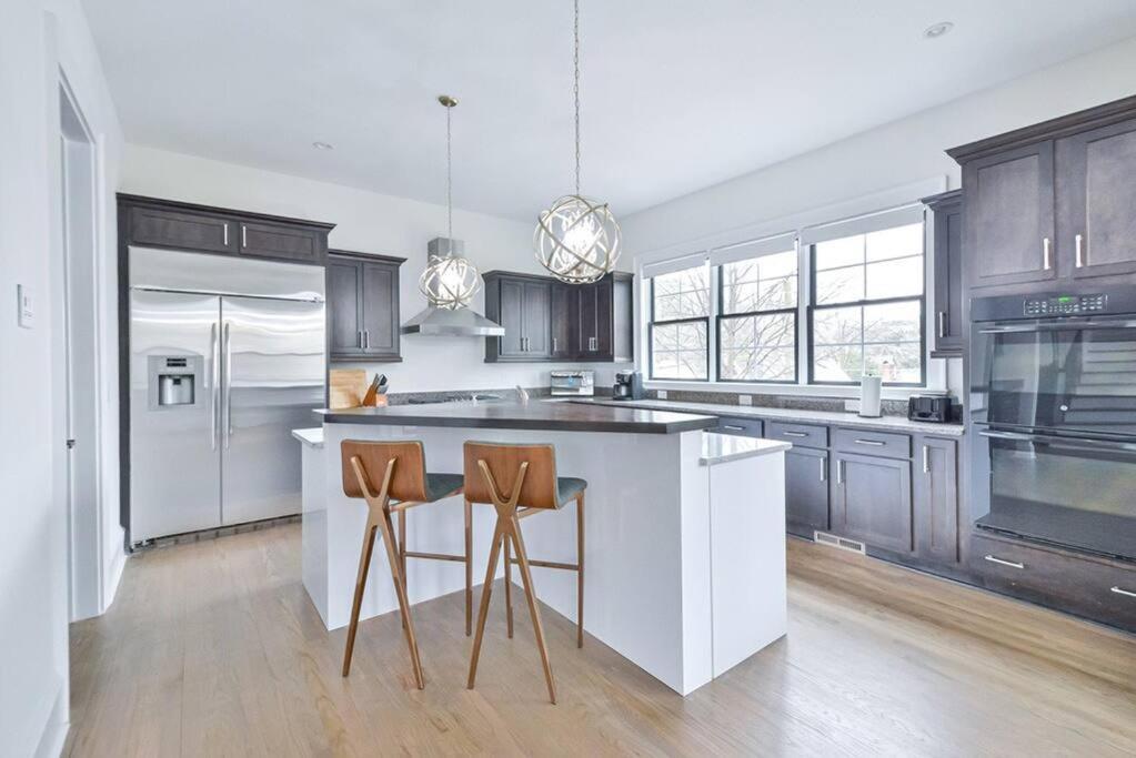 Modern Rooftop In Midtown