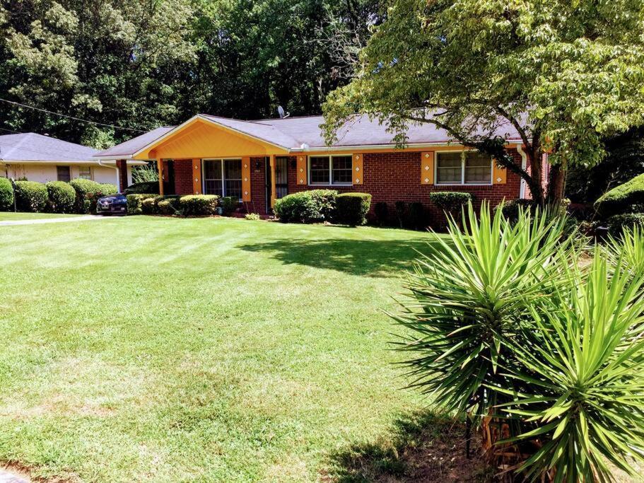 Holiday home 9 Mins Tyler Perry Studios, Downtown & Atl Airport Atlanta