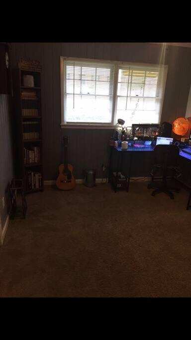 Holiday home 9 Mins Tyler Perry Studios, Downtown & Atl Airport Atlanta