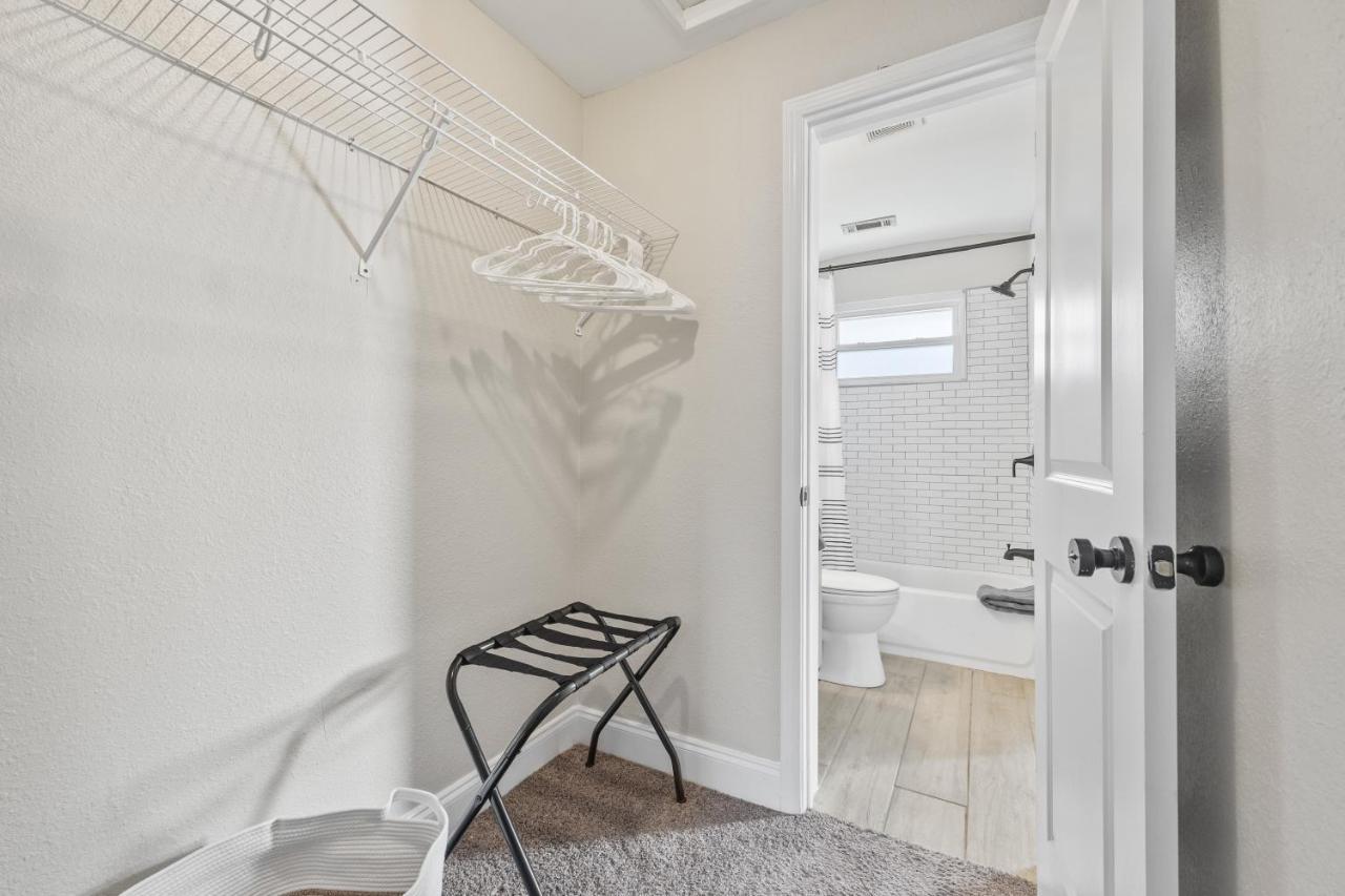 Apartment Cozy 2-bedroom Retreat W/wi-fi & Keurig Coffee Atlanta