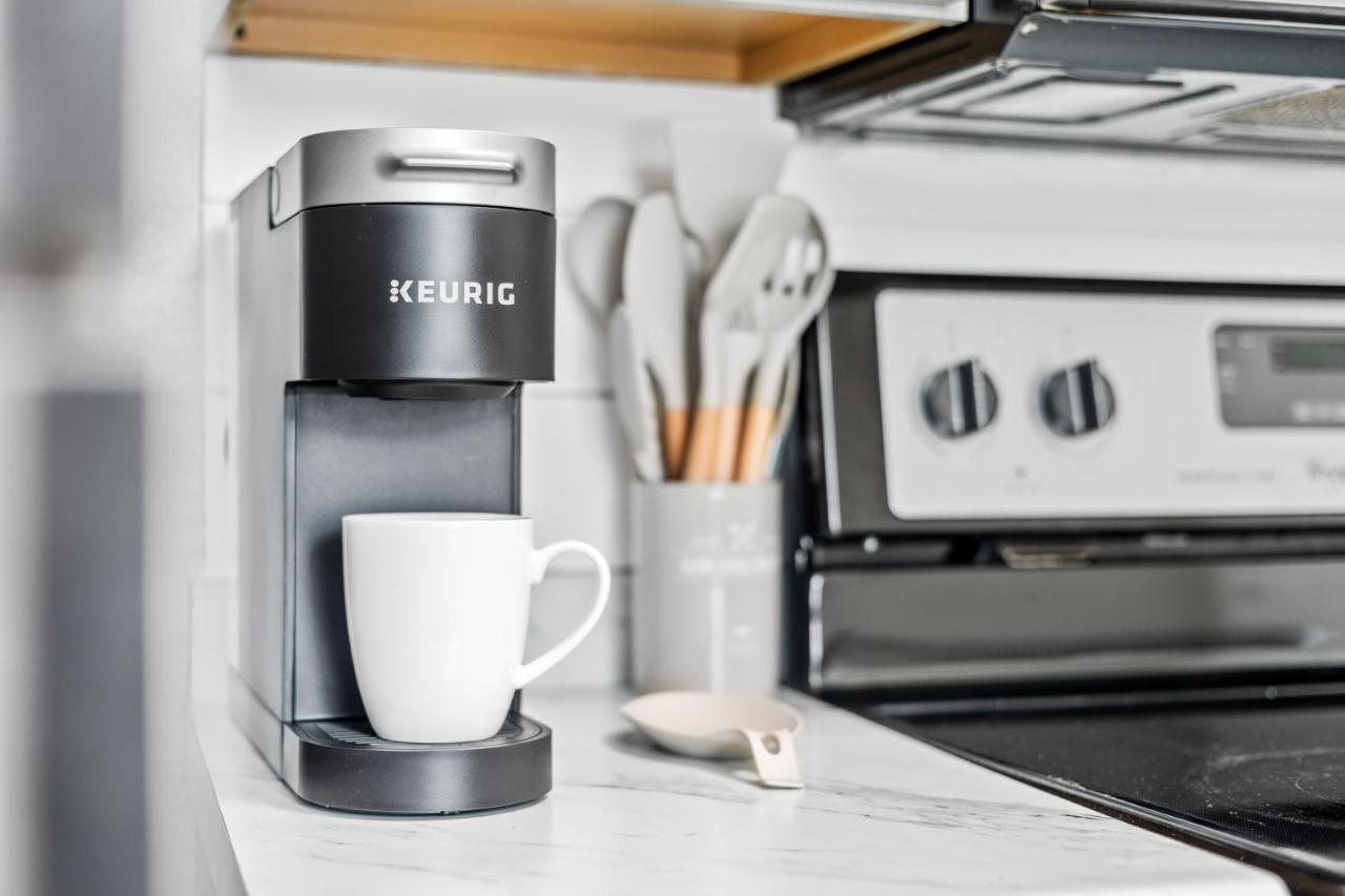 Apartment Cozy 2-bedroom Retreat W/wi-fi & Keurig Coffee *