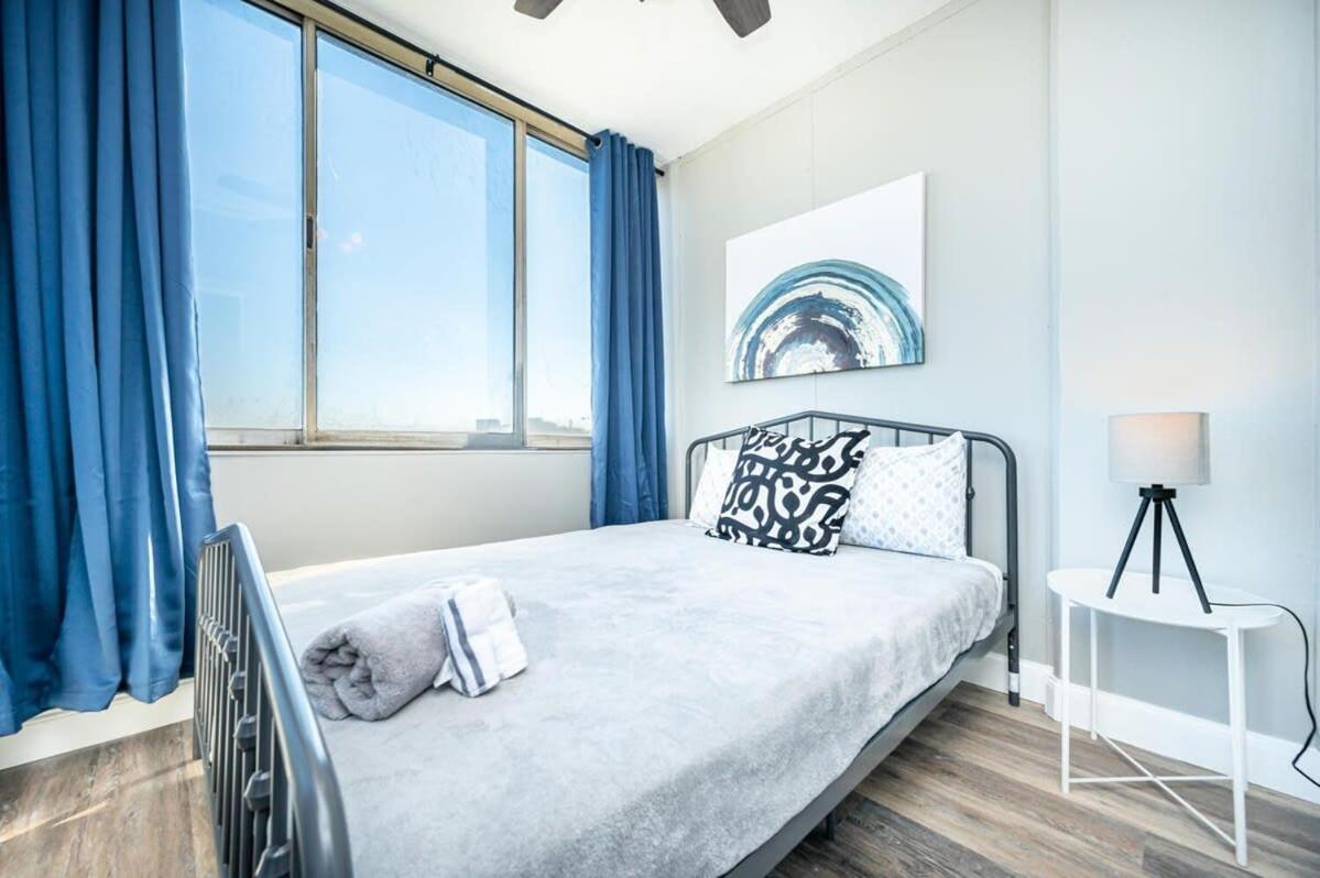 Downtown! High Rise! Onsite Parking Lm1903